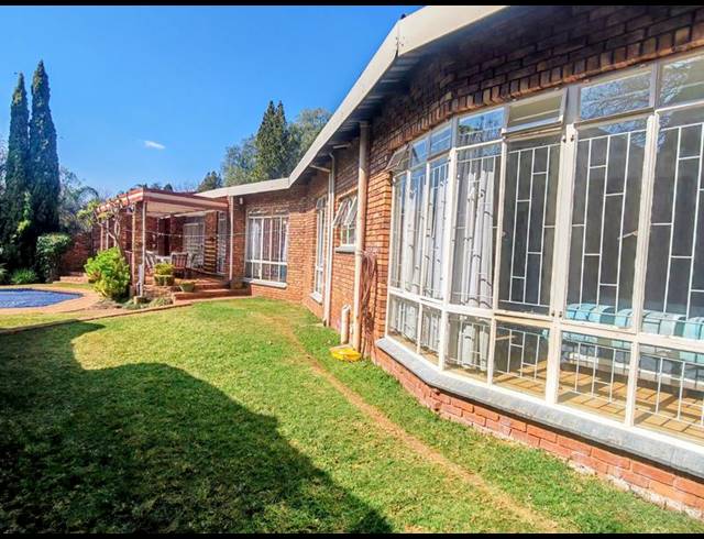 5 BEDROOM HOUSE FOR SALE IN ZWARTKOP